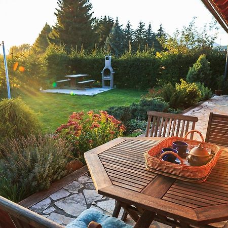 River Cottage Besenova Luaran gambar