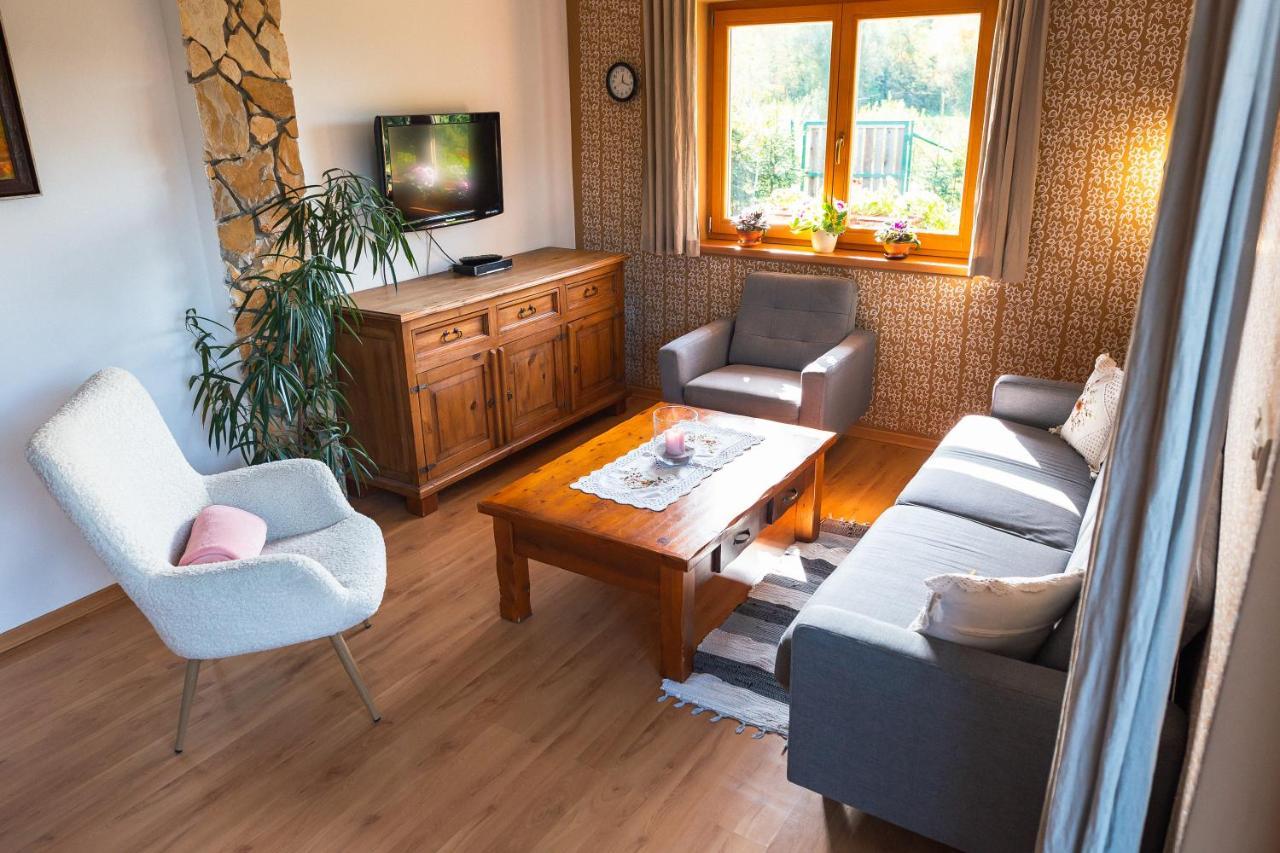 River Cottage Besenova Luaran gambar