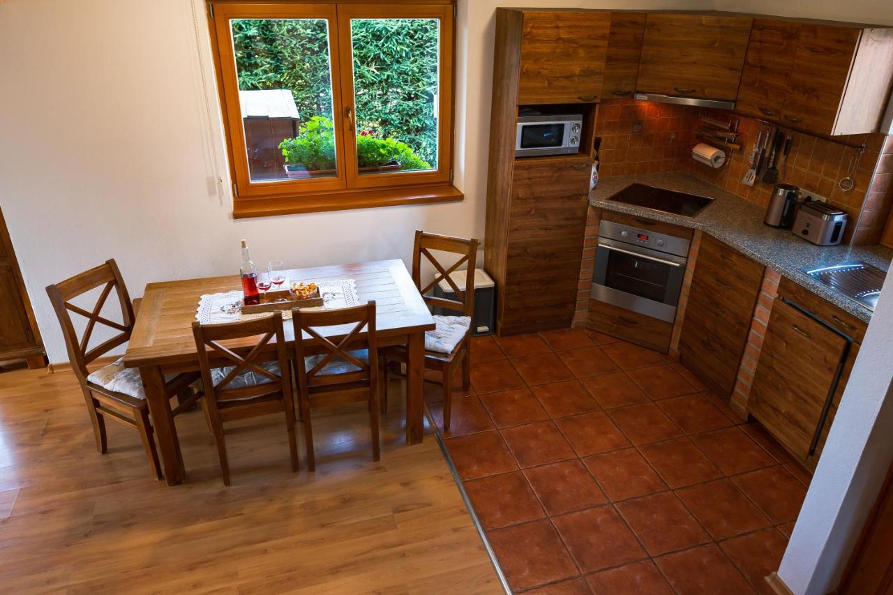 River Cottage Besenova Luaran gambar